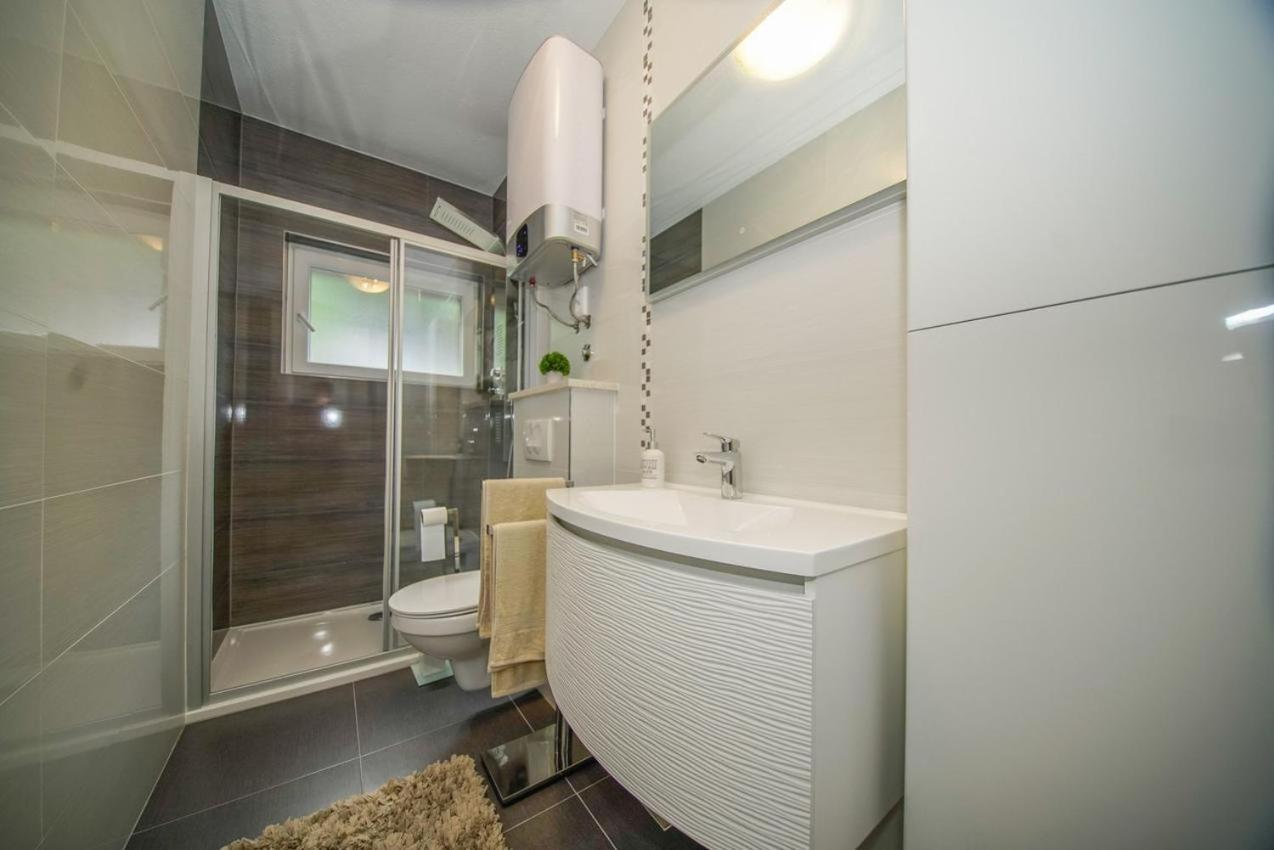 Apartman Mate Splitska Exterior foto