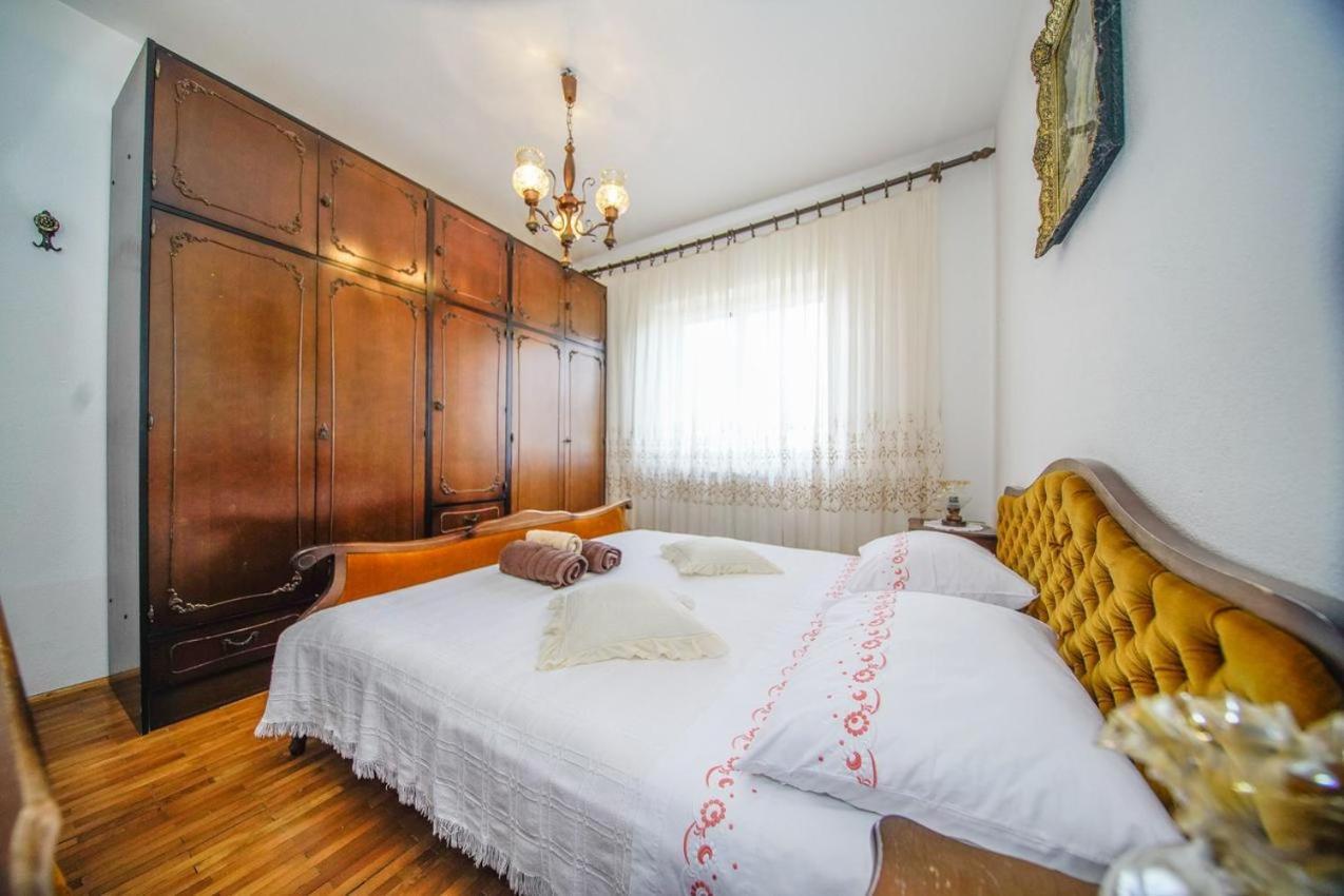 Apartman Mate Splitska Exterior foto
