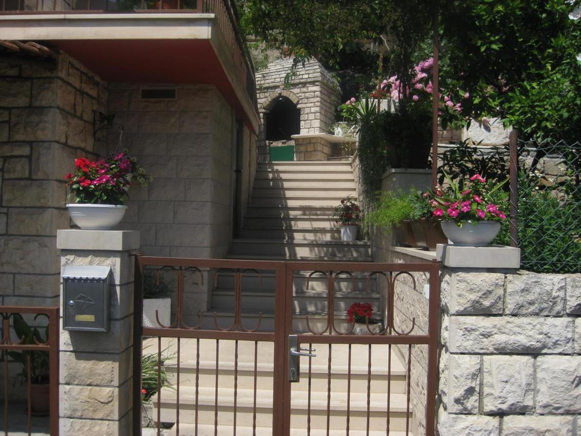 Apartman Mate Splitska Exterior foto